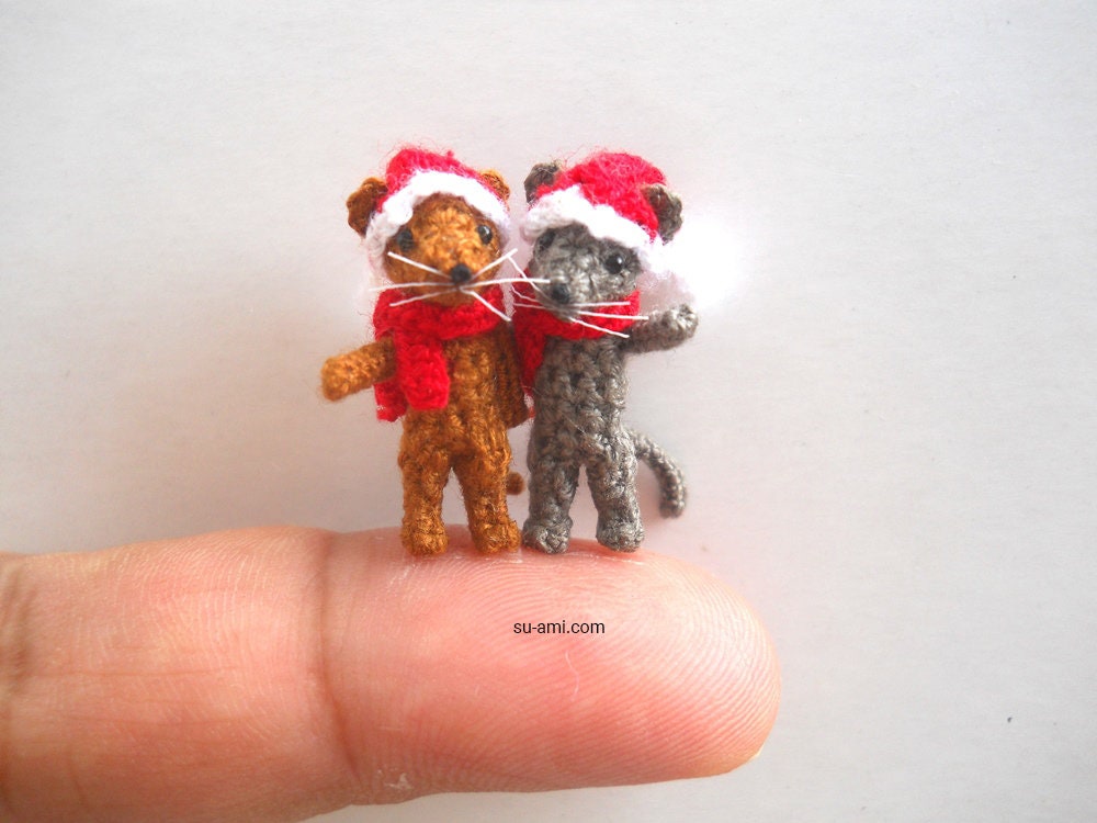 0.9 Inch Christmas Mice - Miniature Crochet Amigurumi Xmas Mice - Made To Order