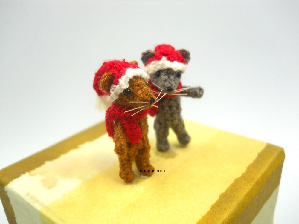 0.9 Inch Christmas Mice - Miniature Crochet Amigurumi Xmas Mice - Made To Order