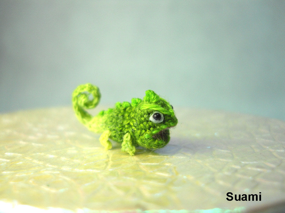 Micro Green Chameleon - Dollhouse Miniature Crochet Tiny Amigurumi Chamaeleons - Made To Order