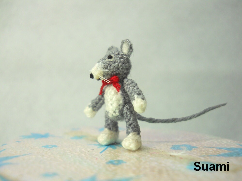 Tiny Crochet Mouse Rat - Micro Amigurumi Dollhouse Miniature Stuff Animal - Made To Order