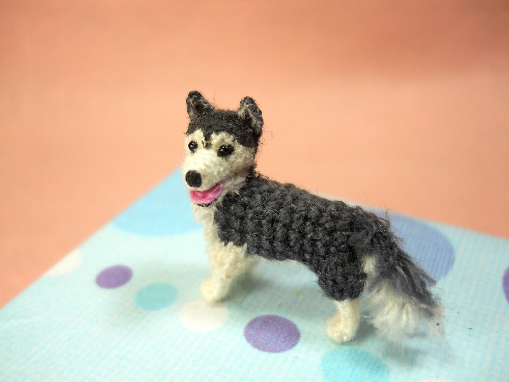 Miniature Husky - Tiny Crochet Mini Amigurumi Dog Stuff Animal - Made To Order