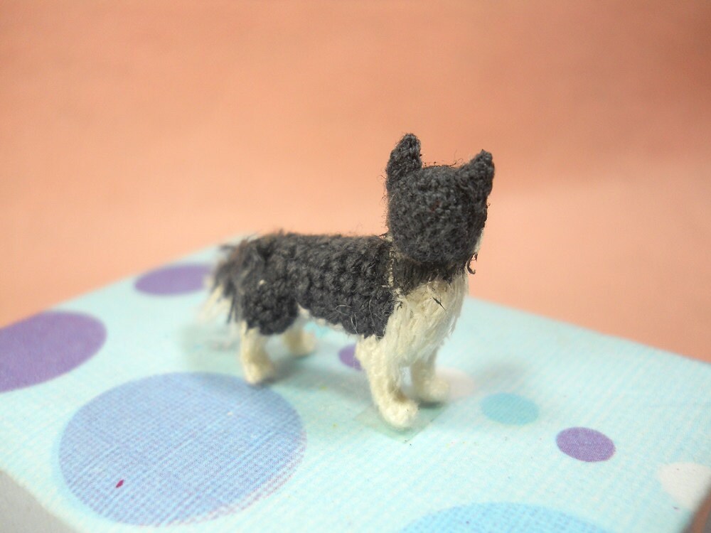 Miniature Husky - Tiny Crochet Mini Amigurumi Dog Stuff Animal - Made To Order