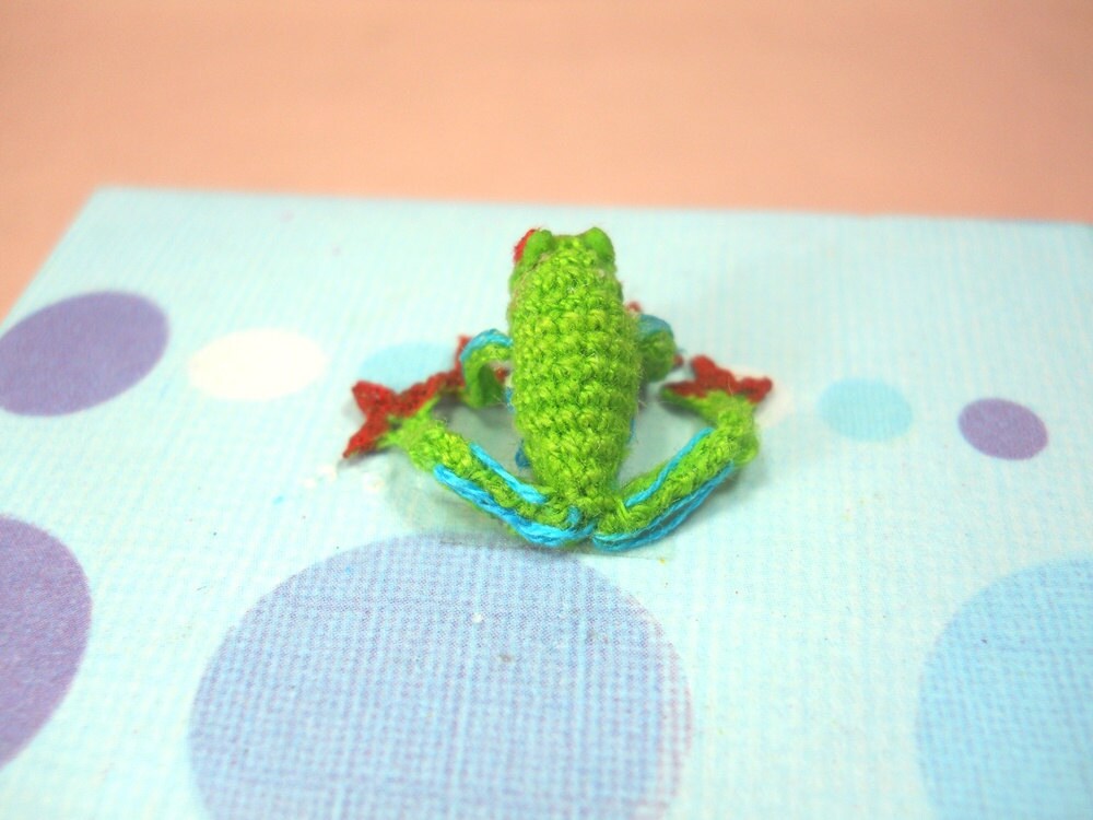 Red Eyed Tree Frog - Micro Crochet Miniature Tiny Stuffed Animals - Made To Order