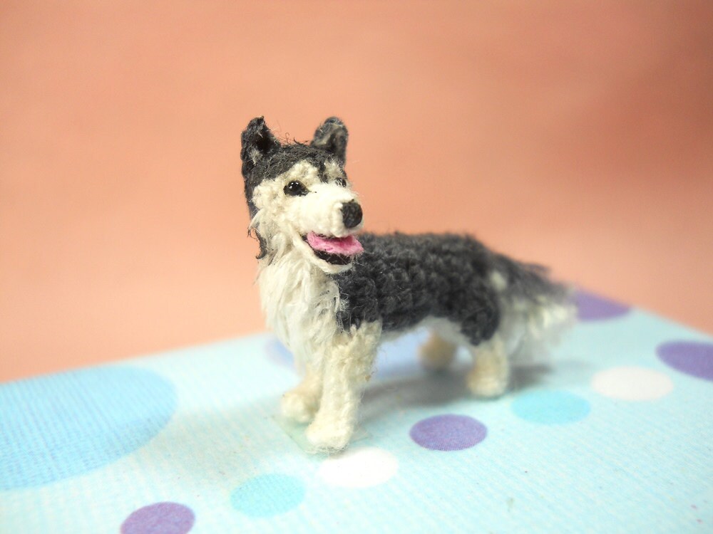 Miniature Husky - Tiny Crochet Mini Amigurumi Dog Stuff Animal - Made To Order