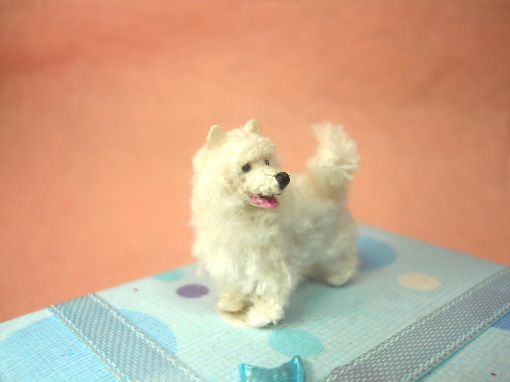 Miniature Samoyed - Micro Crochet Mini Amigurumi Dog Stuff Animal - Made To Order