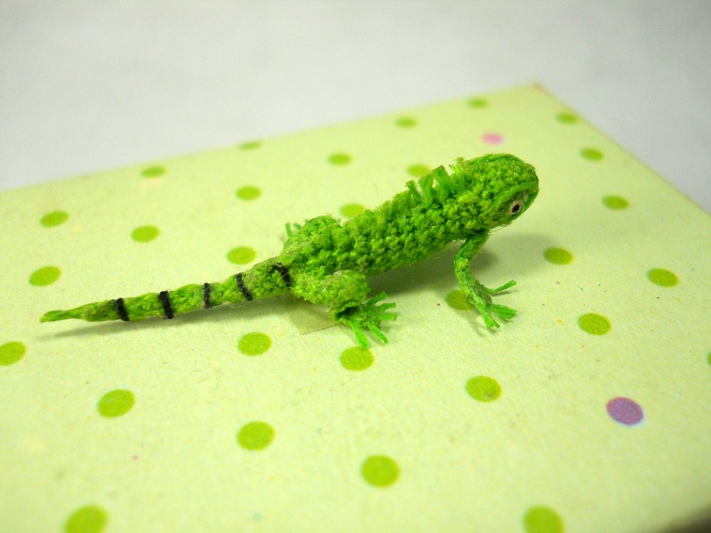Micro Green Iguana - Miniature Crochet Mini Lizard stuffed animal - Made To Order