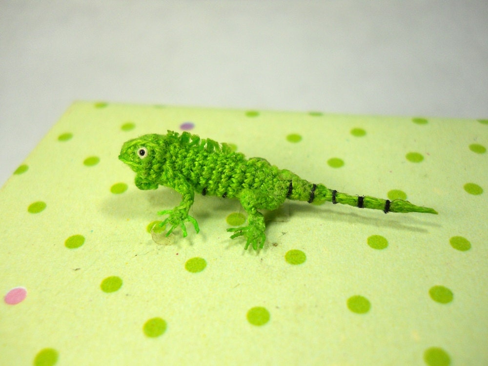 Micro Green Iguana - Miniature Crochet Mini Lizard stuffed animal - Made To Order