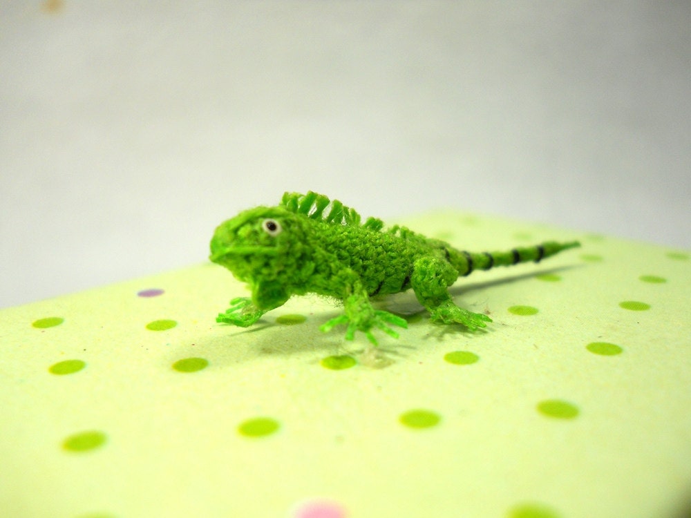 Micro Green Iguana - Miniature Crochet Mini Lizard stuffed animal - Made To Order