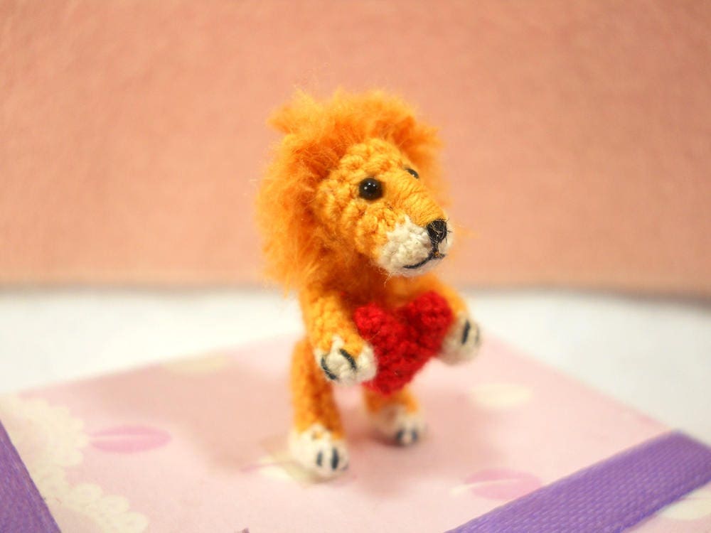 0.8 inch Lion Holding Heart -  Micro Crochet Miniature Animal - Made To Order