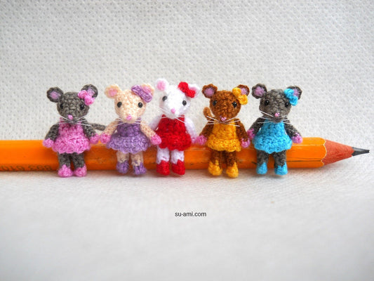 Mini Ballerina Mouse 0.8 Inch - Micro Crochet Amigurumi Dancing Mice - Made To Order