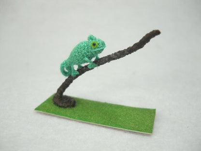 Micro Green Chameleon - Miniature Crochet mini Amigurumi Chamaeleon - Made To Order