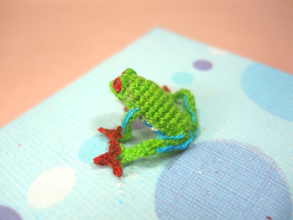 Red Eyed Tree Frog - Micro Crochet Miniature Tiny Stuffed Animals - Made To Order